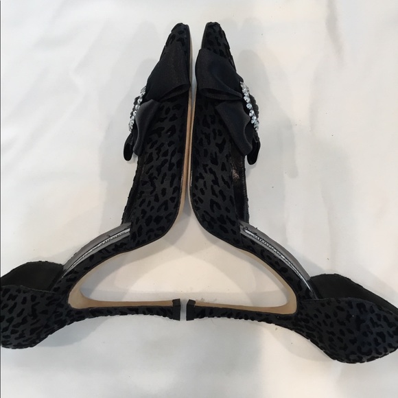 Stunning Manolo Blahnik black tone on tone cheetah fabric D’Orsay heels
